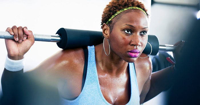 Hindar memakai perhiasan saat olahraga - shape.com