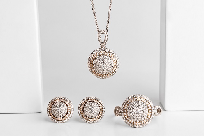 Ilustrasi perhiasan dengan batu berlian - Istimewa